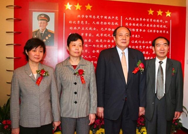 少將和省長哪個厲害，深度解析兩者職責(zé)與權(quán)力，少將與省長，職責(zé)與權(quán)力的深度對比解析。